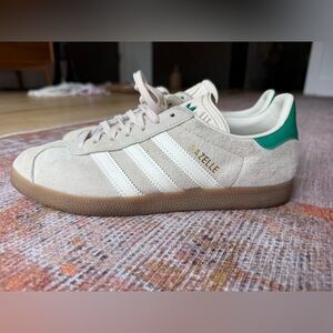 White and green Gazelle, W8